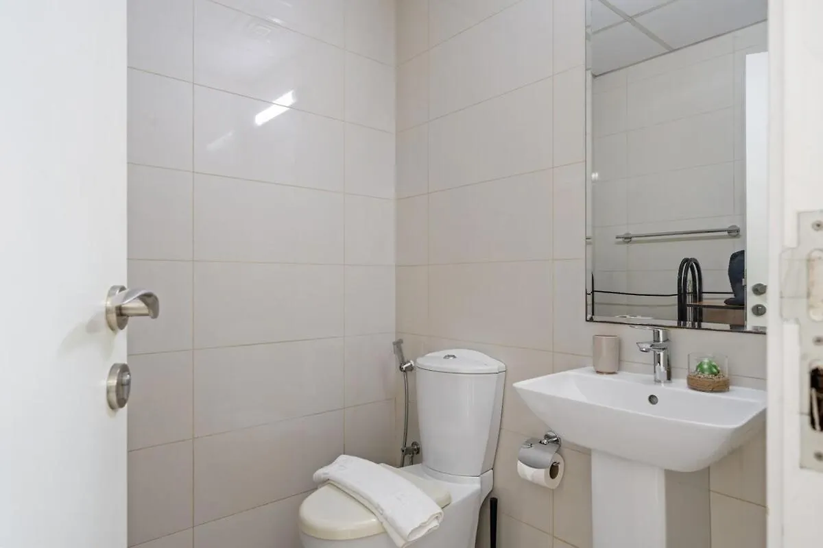 Central Business Bay By Stayinhomes - 10 Mins Burj Khalifa - 1Bed - Parking - Pool - Gym Dubái 0*,  Emiratos Árabes Unidos